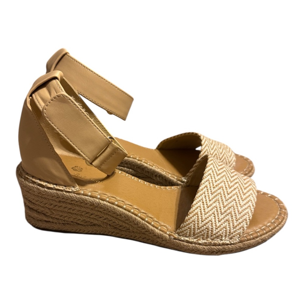 Tommy Bahama Tan and Cream Wedge Sandals Size 9